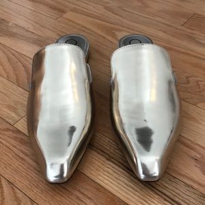 BRAND NEW size 8.5 Calvin Klein champagne mules